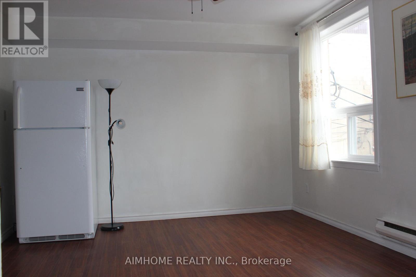 APT 2 – 1483 EGLINTON AVENUE W