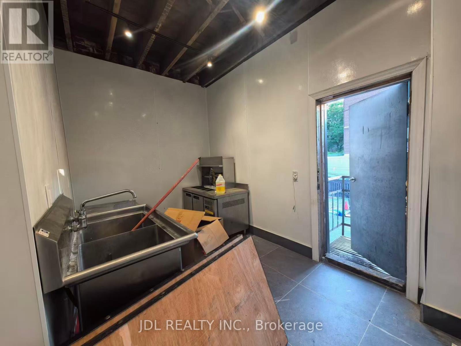 SECOND FLOOR – 394 SPADINA AVENUE