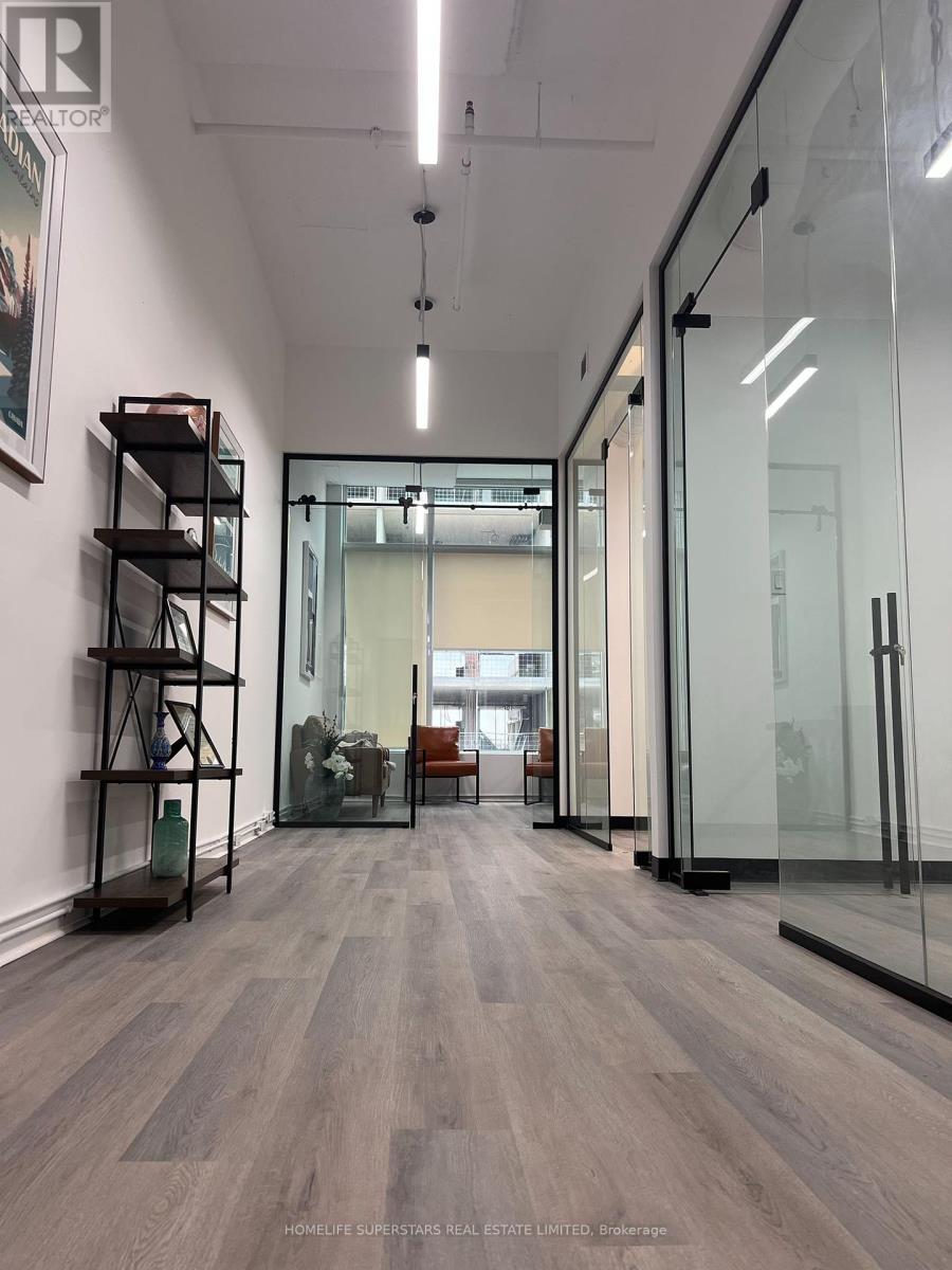 717 – 130 QUEENS QUAY E