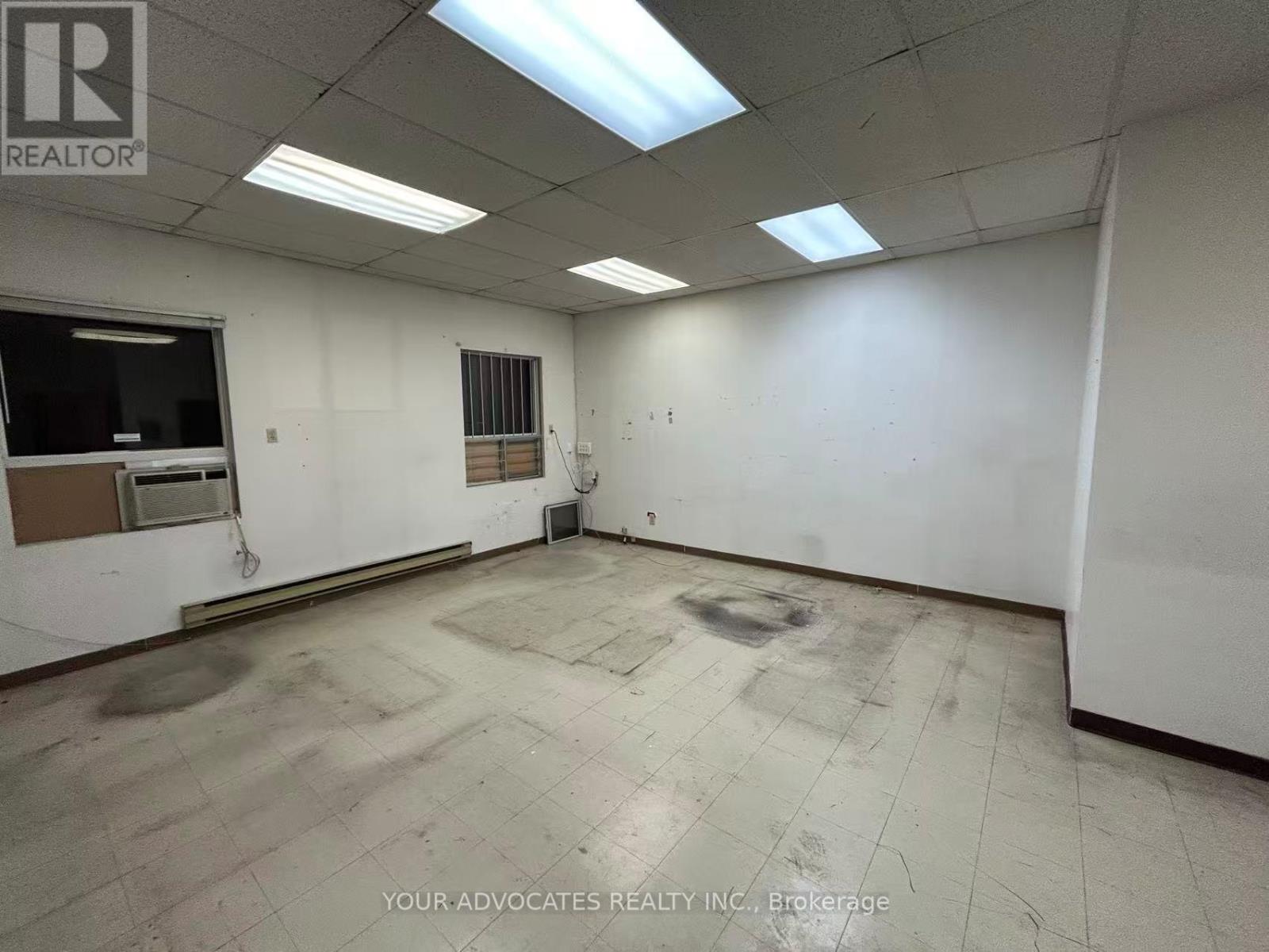 203 – 430 DUNDAS STREET W