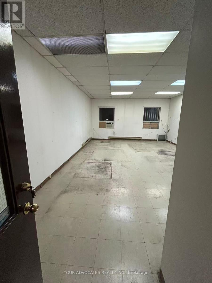 203 – 430 DUNDAS STREET W