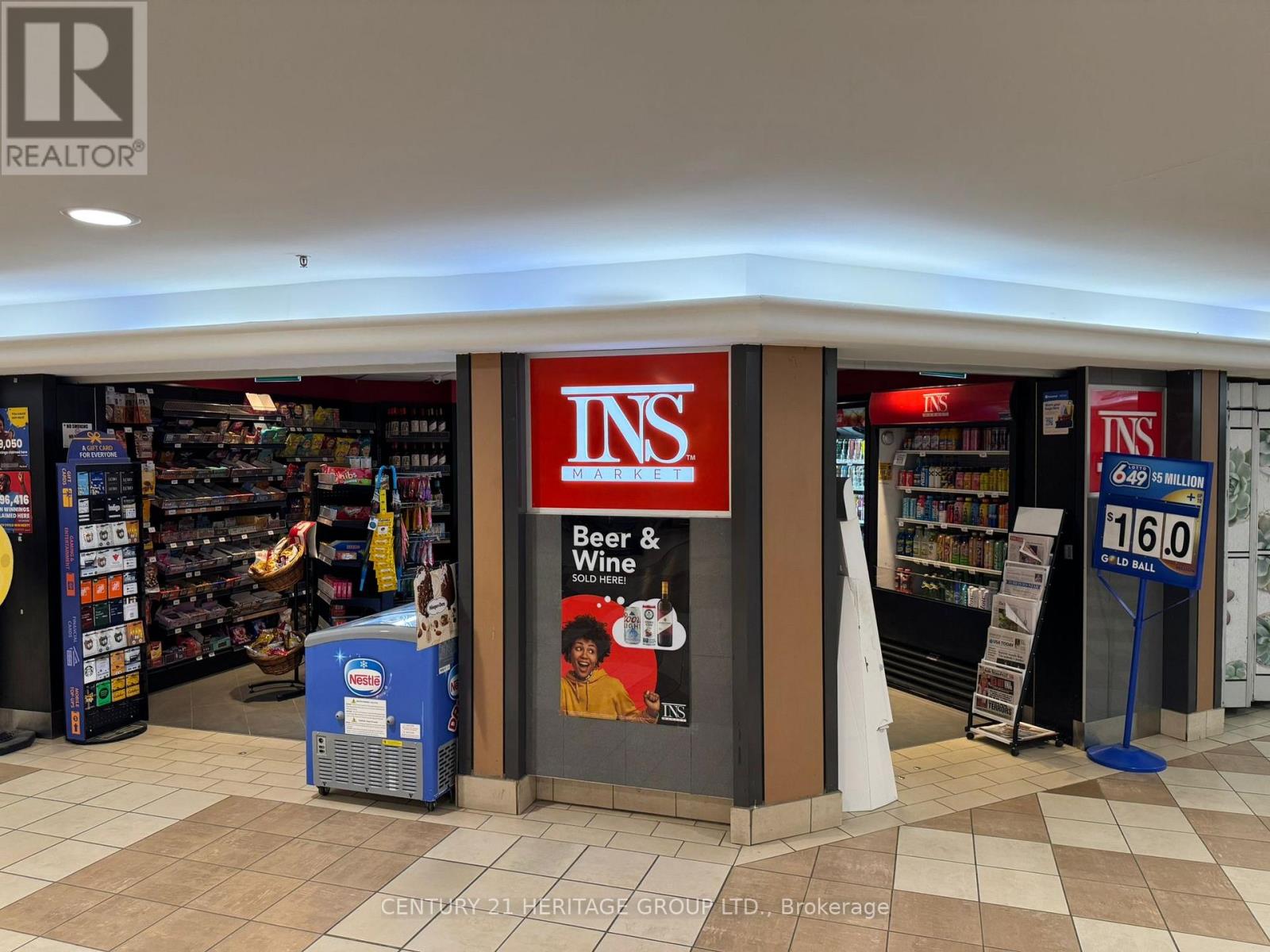 R9 – 2 BLOOR STREET E