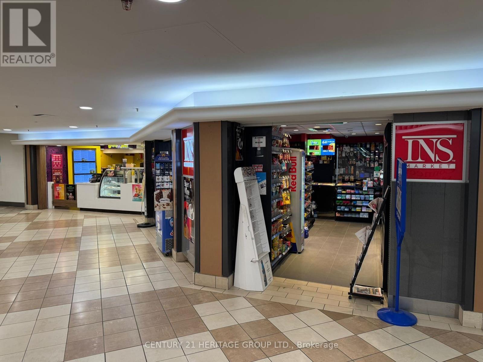 R9 – 2 BLOOR STREET E