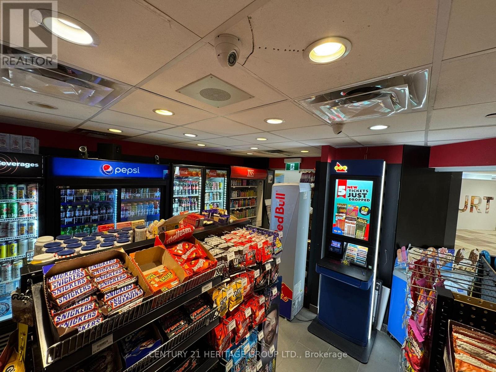 R9 – 2 BLOOR STREET E