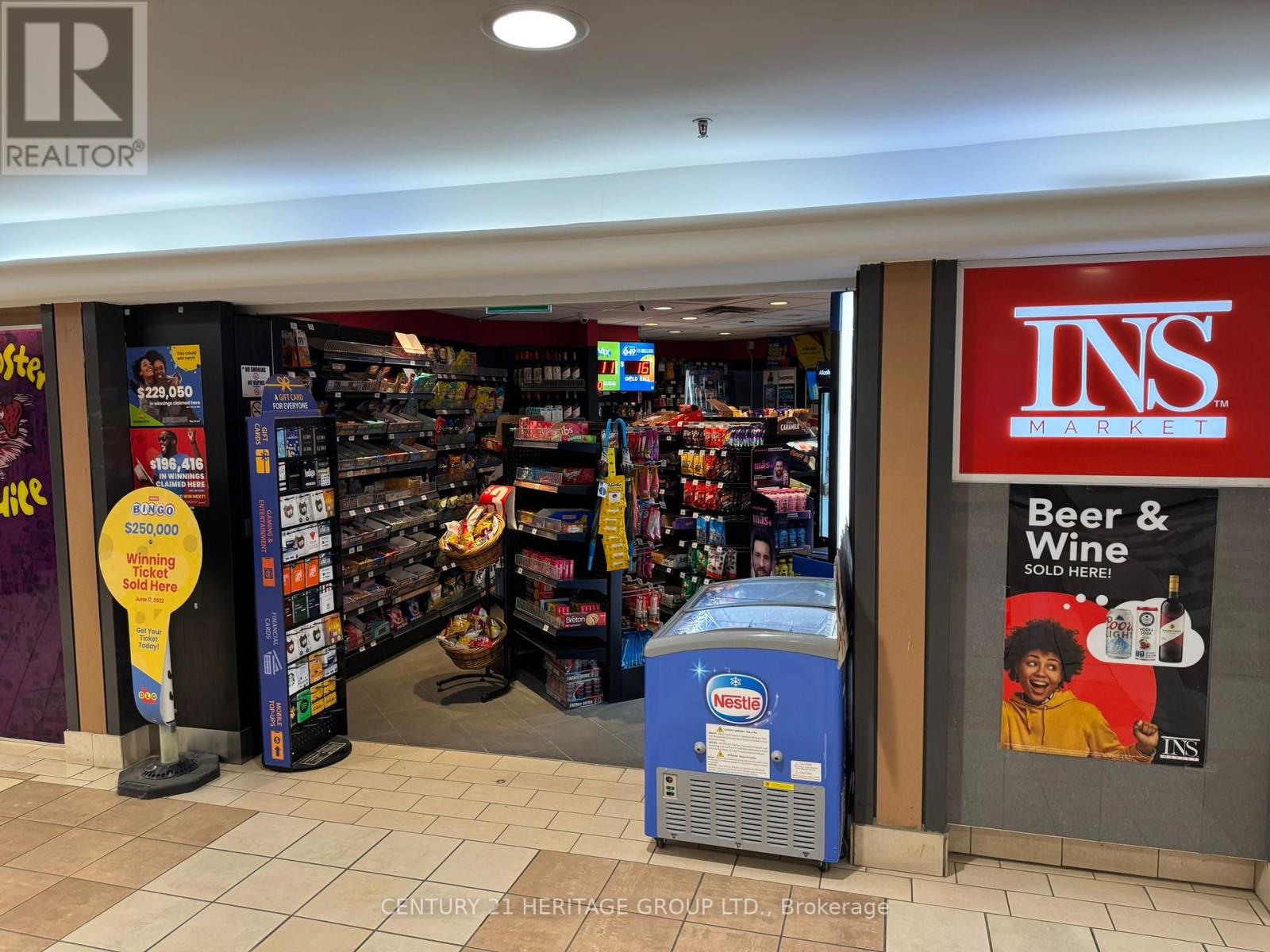 R9 – 2 BLOOR STREET E
