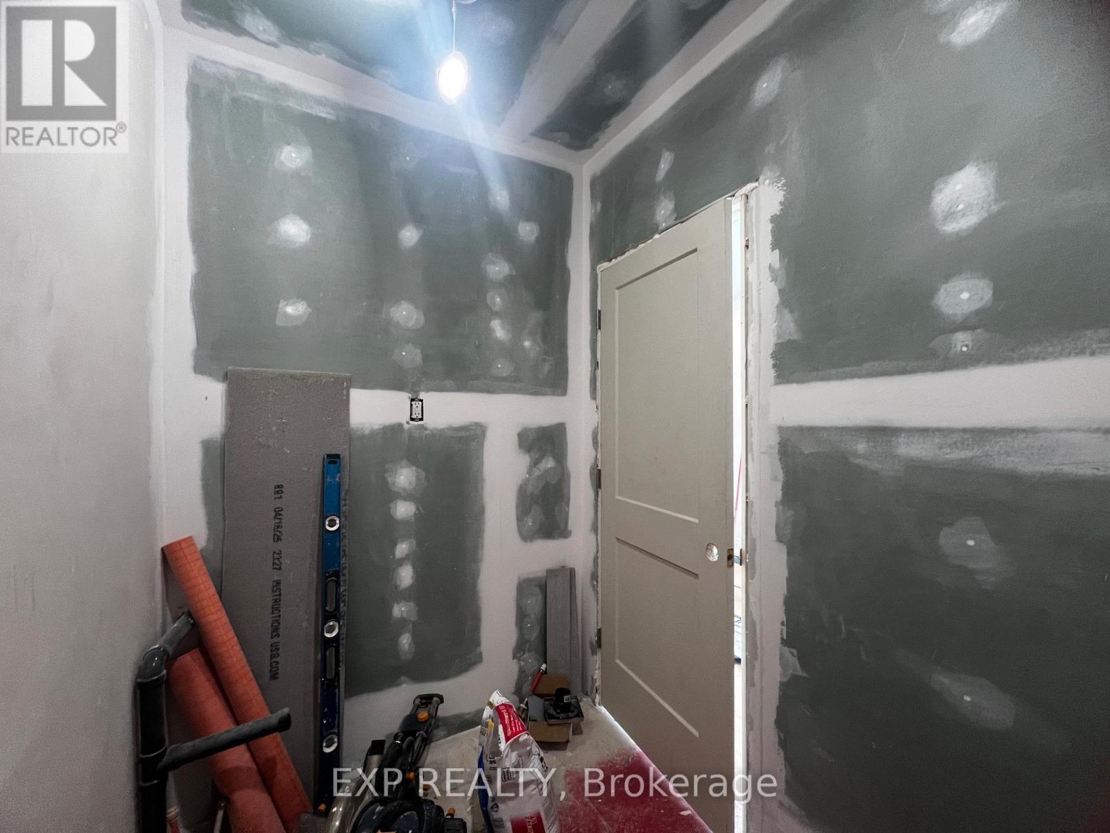 101 – 804A ST CLAIR AVENUE W