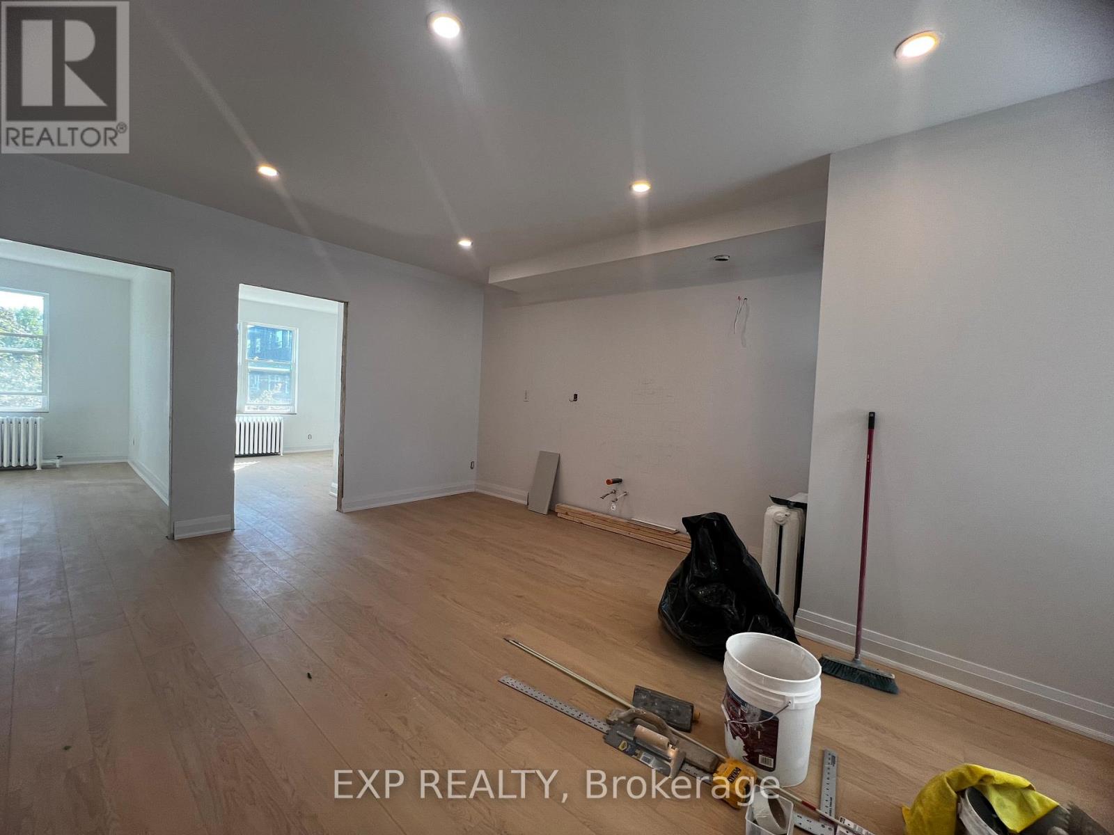 101 – 804A ST CLAIR AVENUE W
