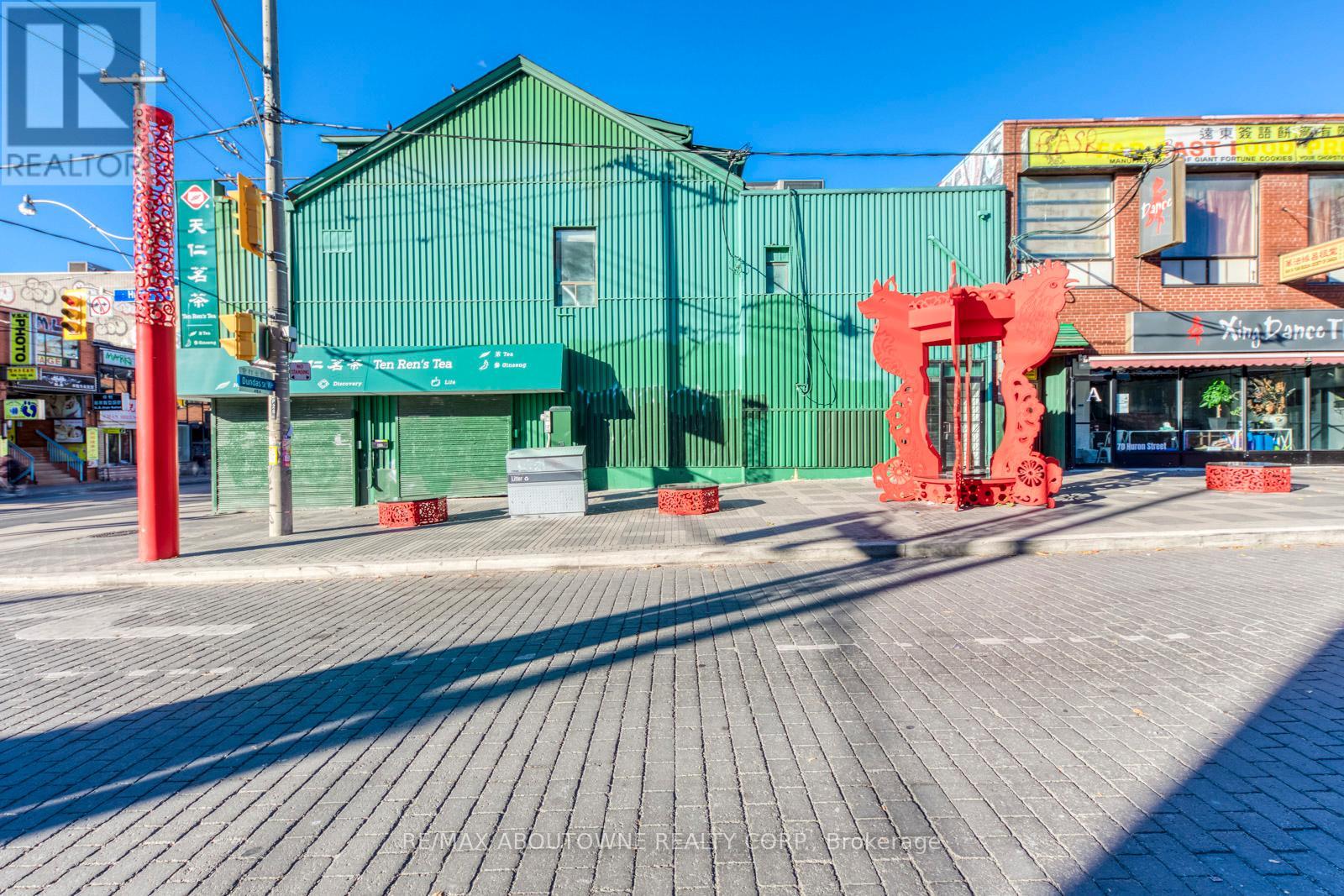 2-3 FL – 454 DUNDAS STREET W