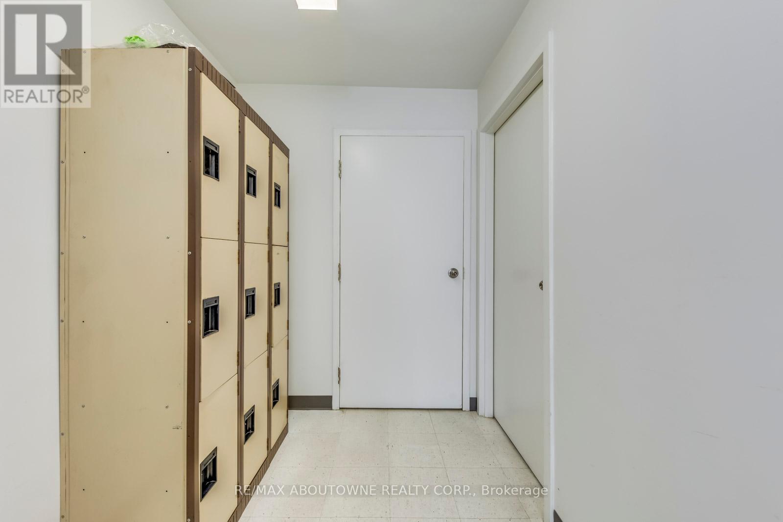 2-3 FL – 454 DUNDAS STREET W