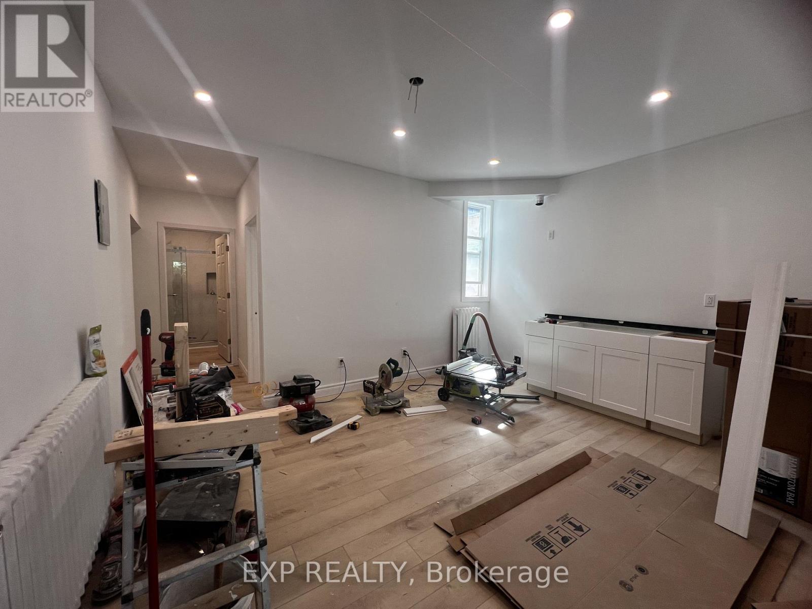 102 – 804A ST CLAIR AVENUE W