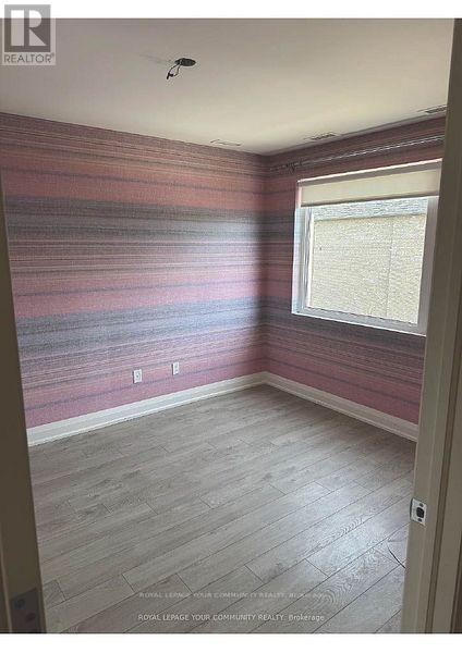 2ND FLR – 1929 AVENUE ROAD E