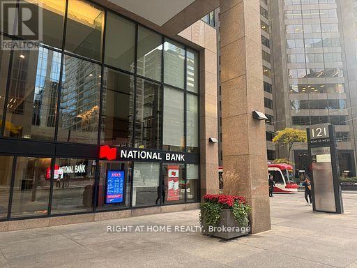 B101 – 121 KING STREET W