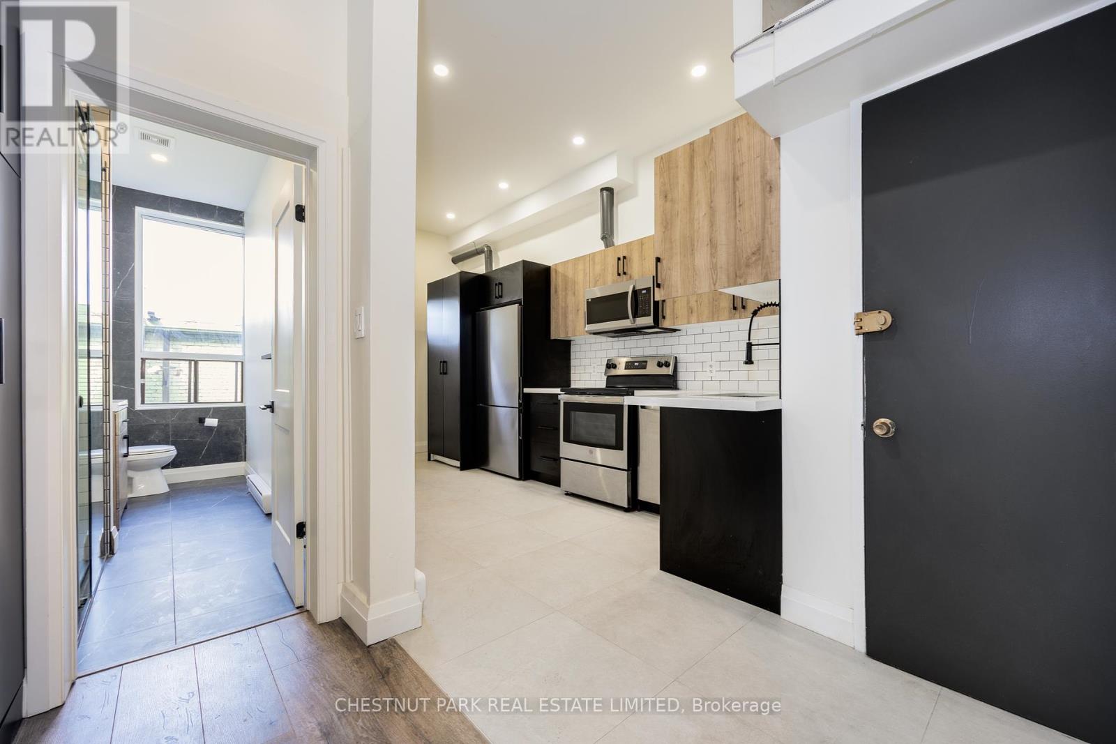 414 SPADINA AVENUE