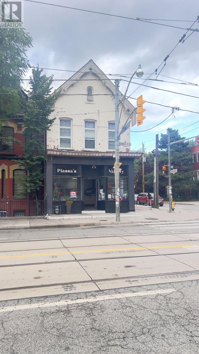 374 DUNDAS STREET E