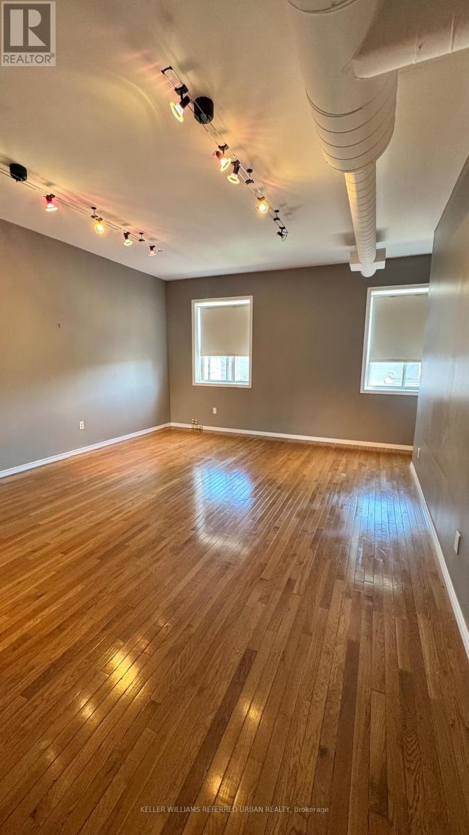 UPPER LEVEL – 2021 AVENUE ROAD