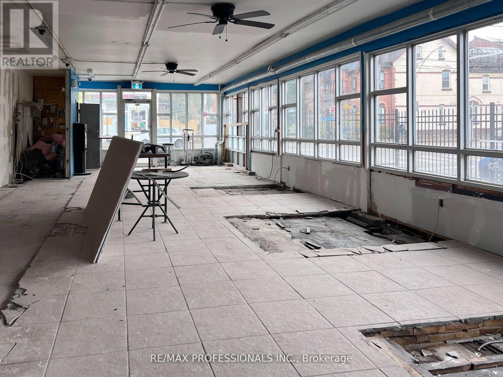 MAIN – 345 DUNDAS STREET E