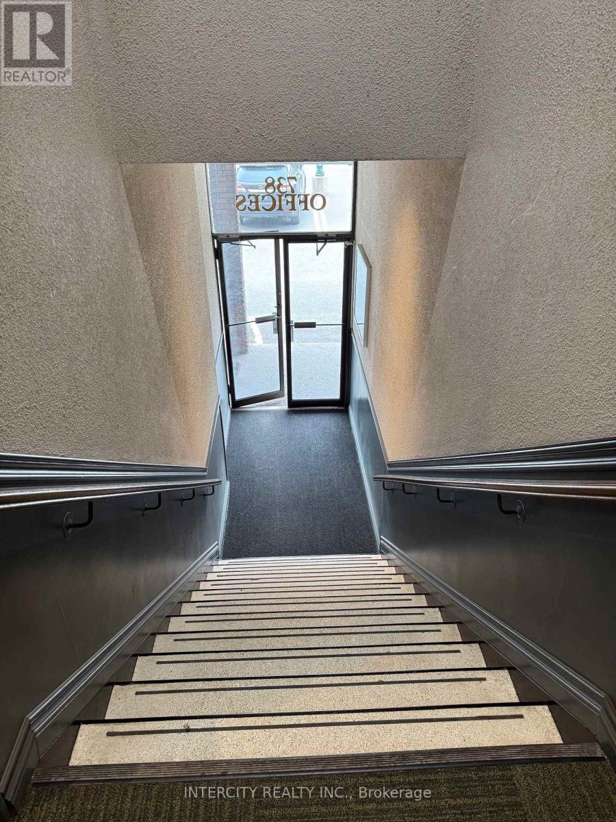 200 – 738 SHEPPARD AVENUE E
