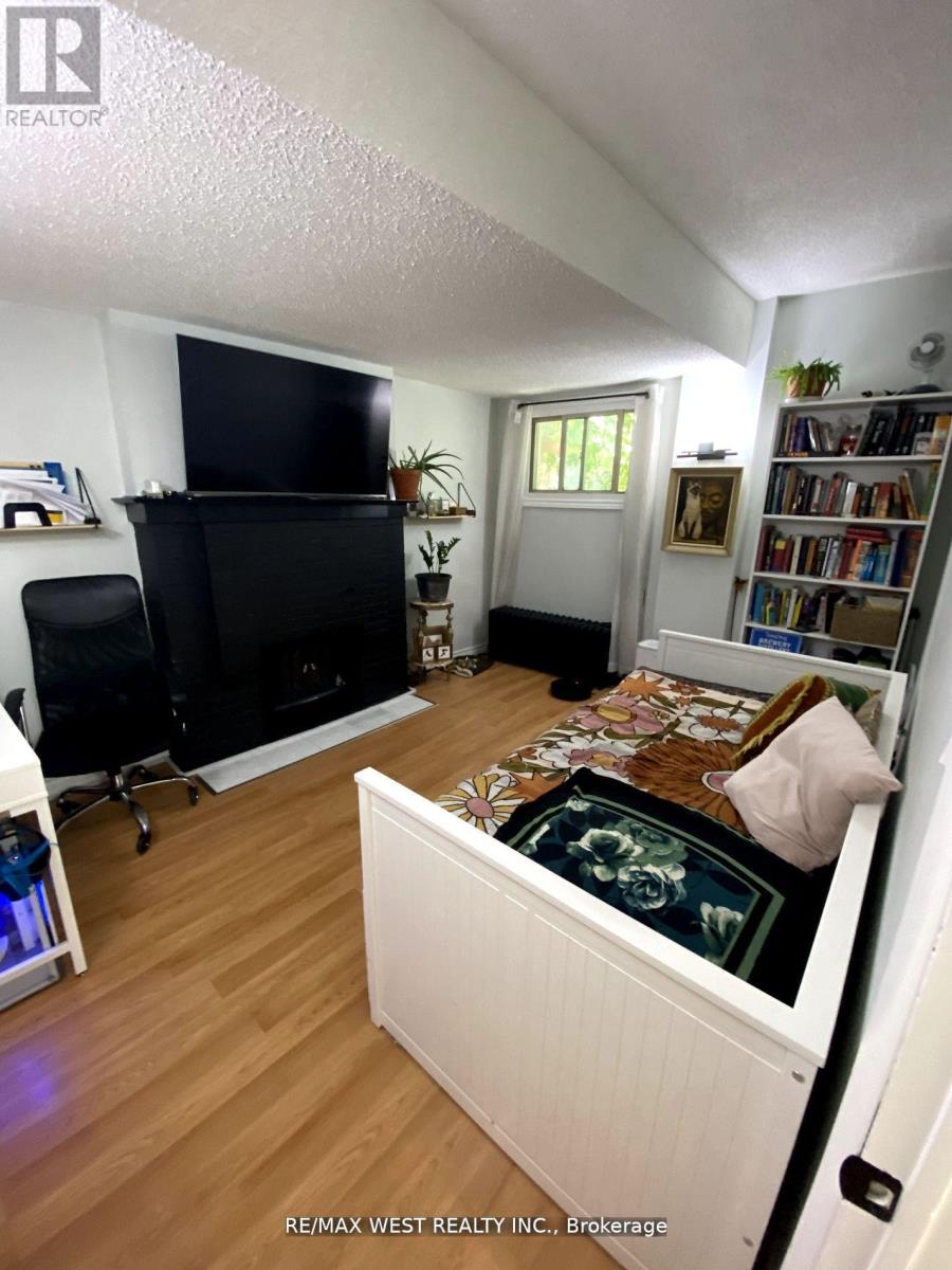 MAIN FL – 926 COLLEGE STREET