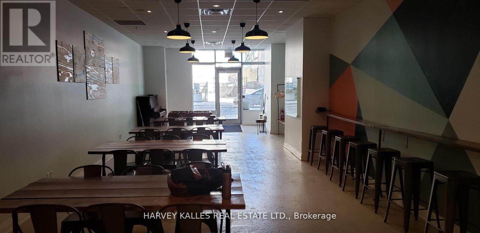 11 A AND B – 225 WELLESLEY STREET E