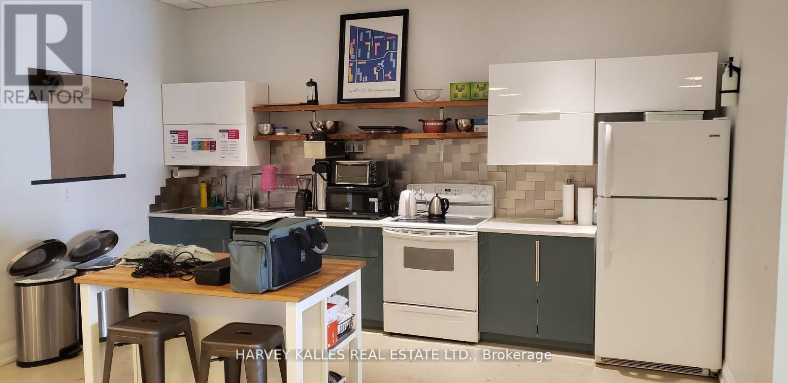 11 A AND B – 225 WELLESLEY STREET E