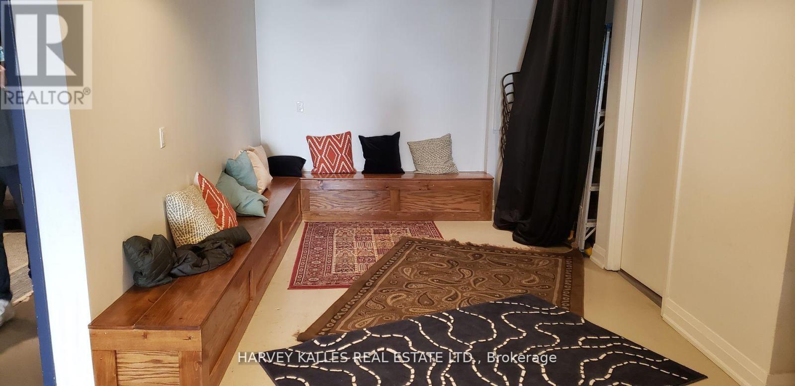 11 A AND B – 225 WELLESLEY STREET E
