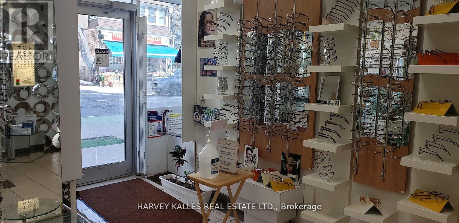 11 A AND B – 225 WELLESLEY STREET E