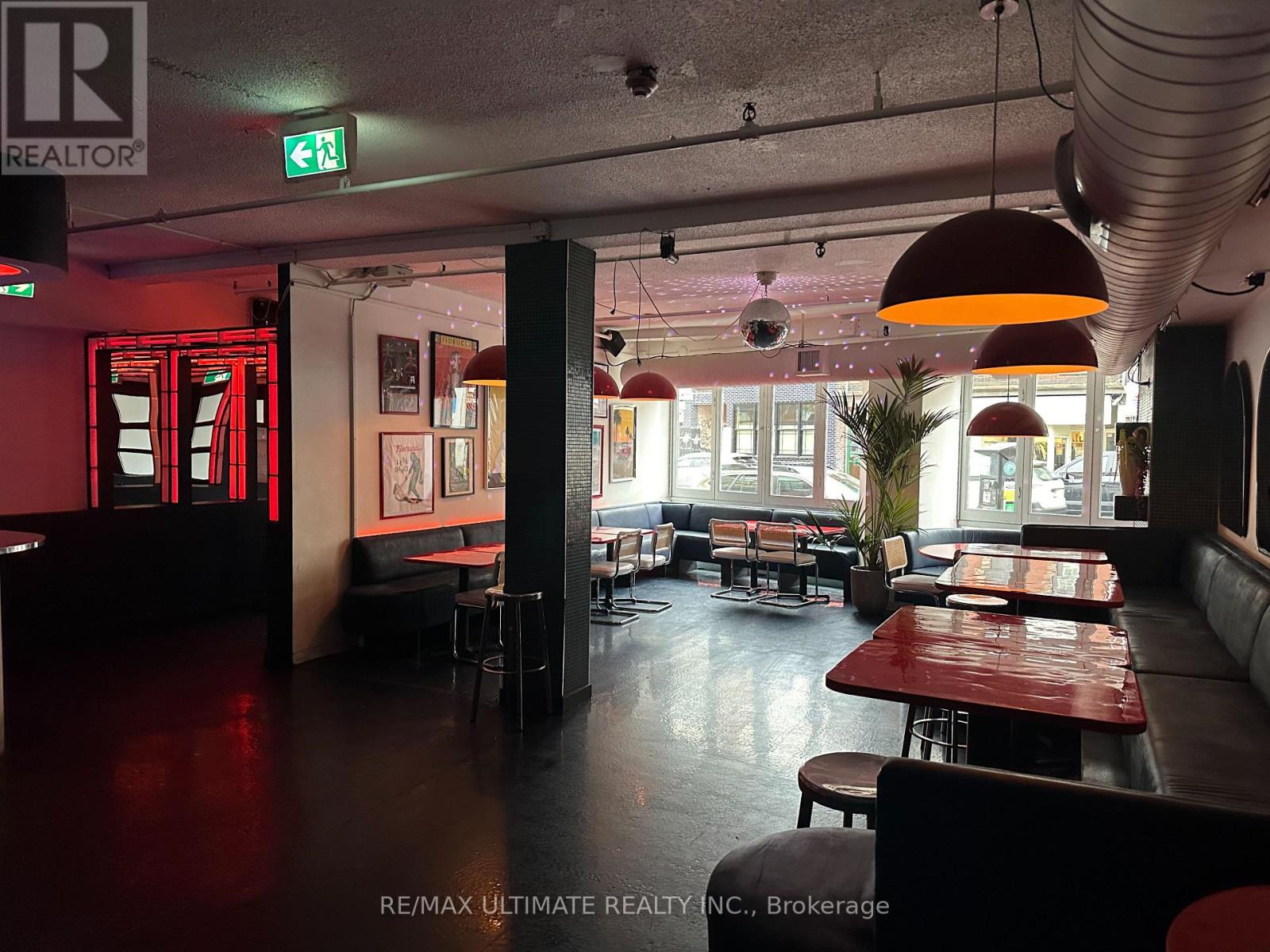 1166 DUNDAS STREET W