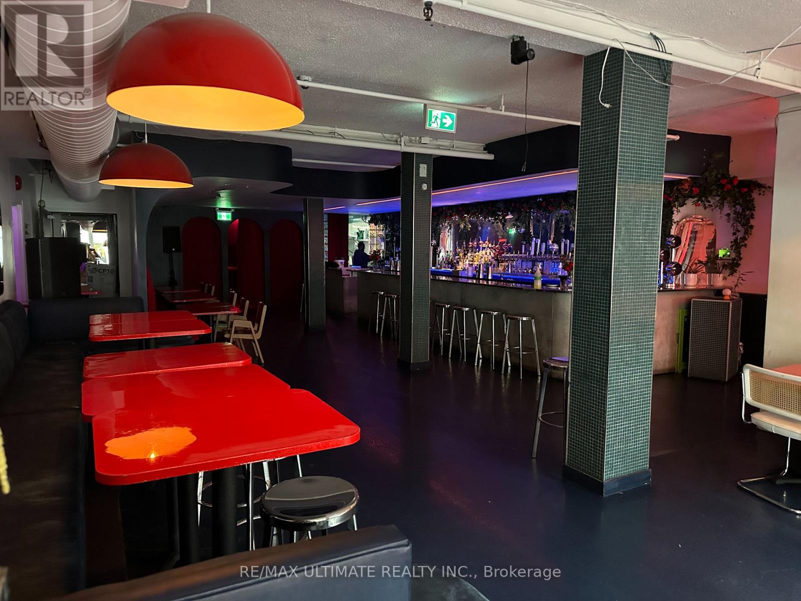 1166 DUNDAS STREET W