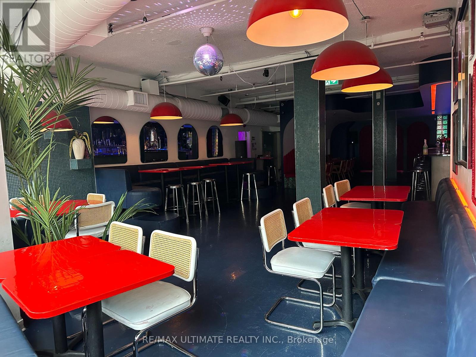 1166 DUNDAS STREET W