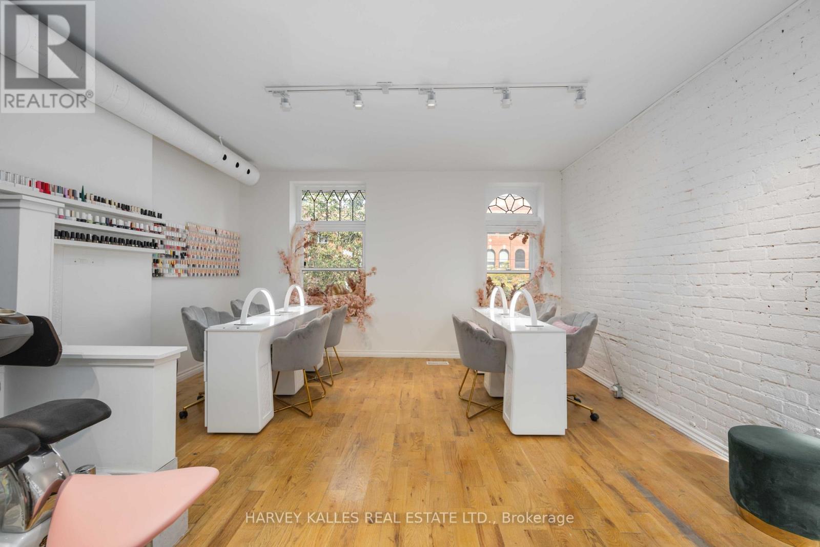 617 KING STREET W