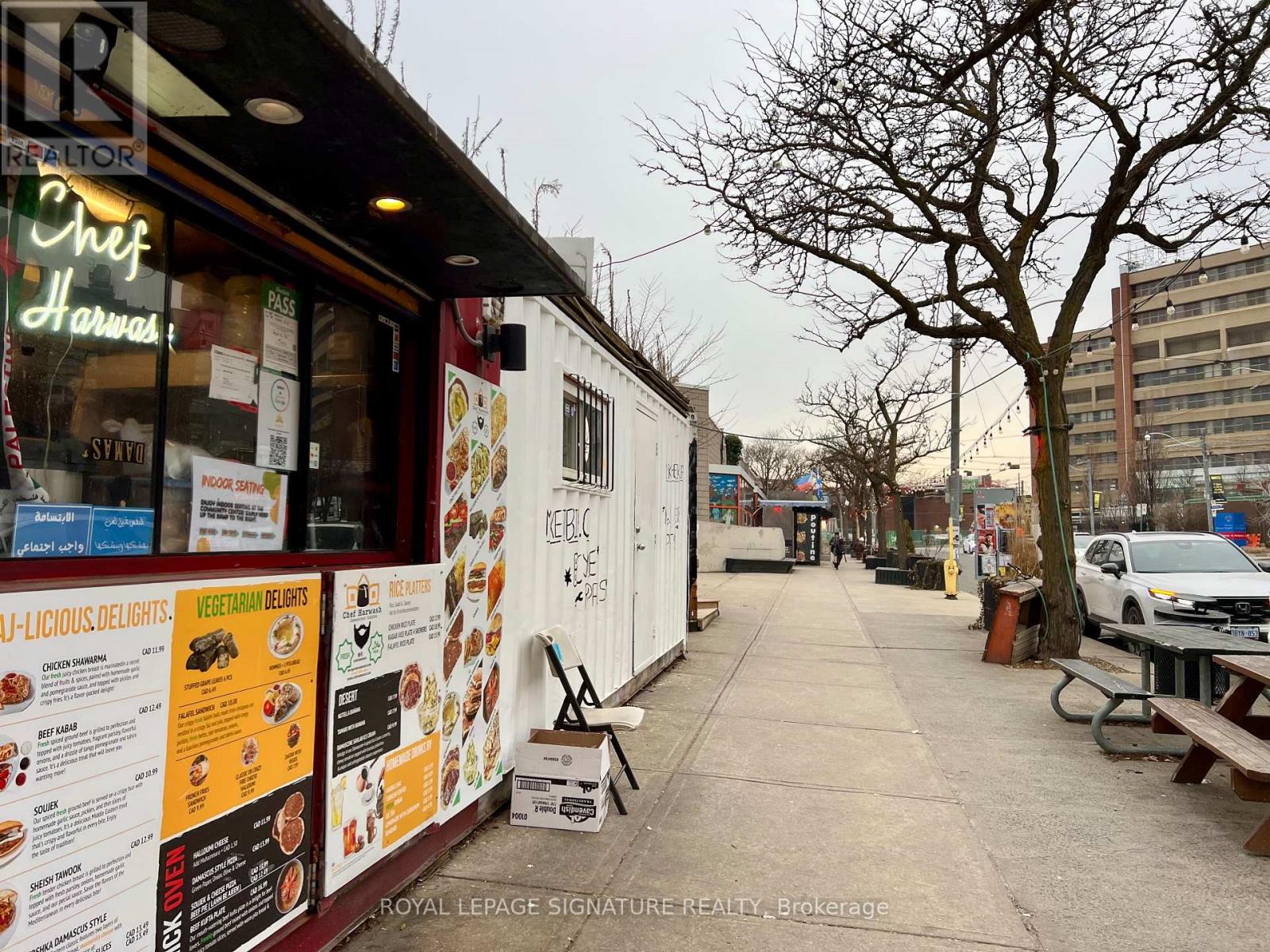 707 DUNDAS STREET W