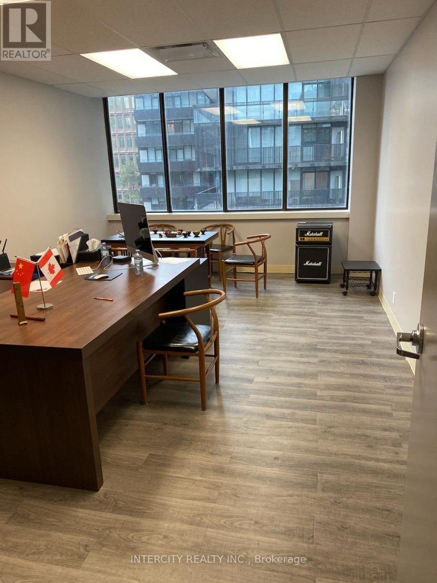 500A – 20 EGLINTON AVENUE E