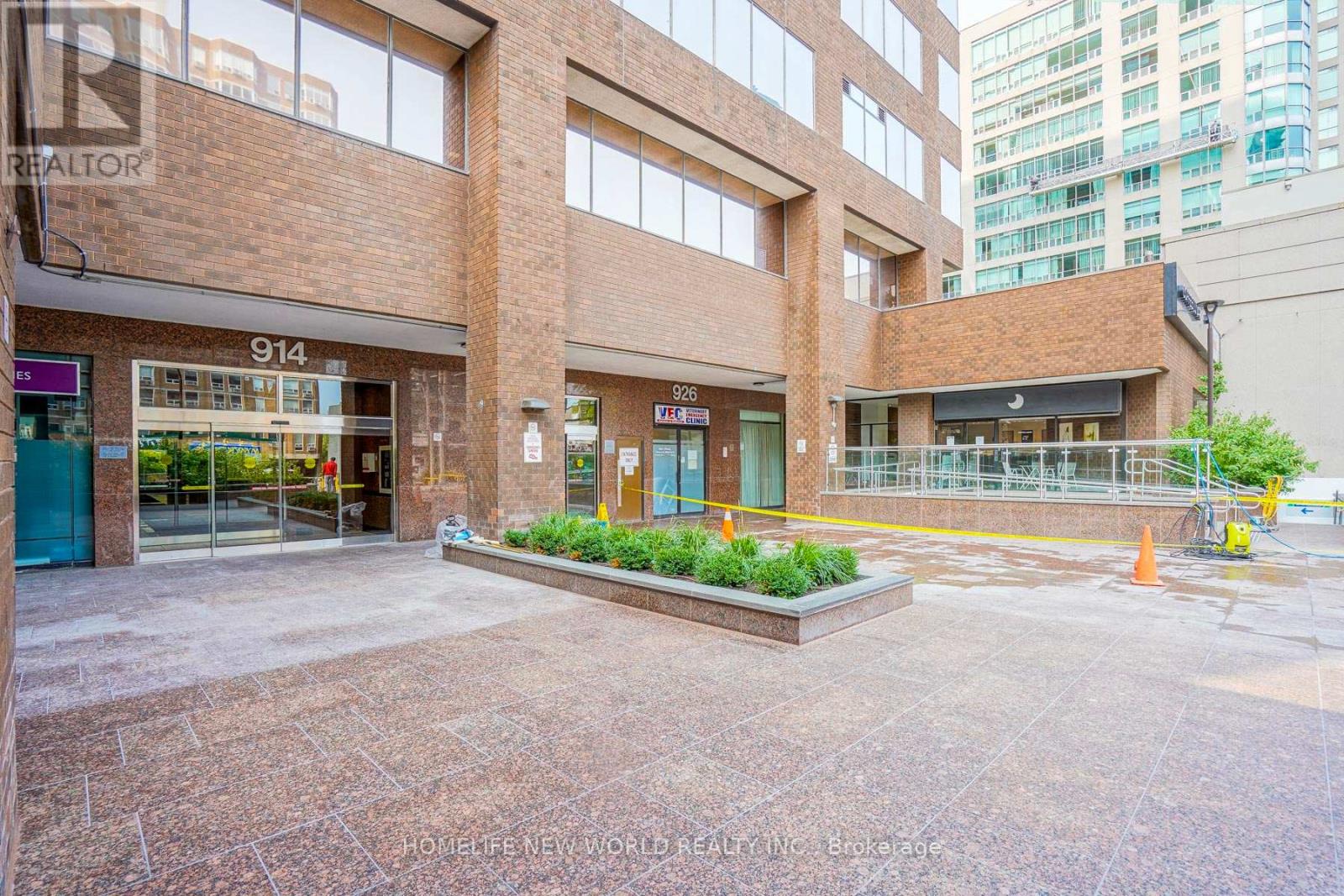 700 – 920 YONGE STREET