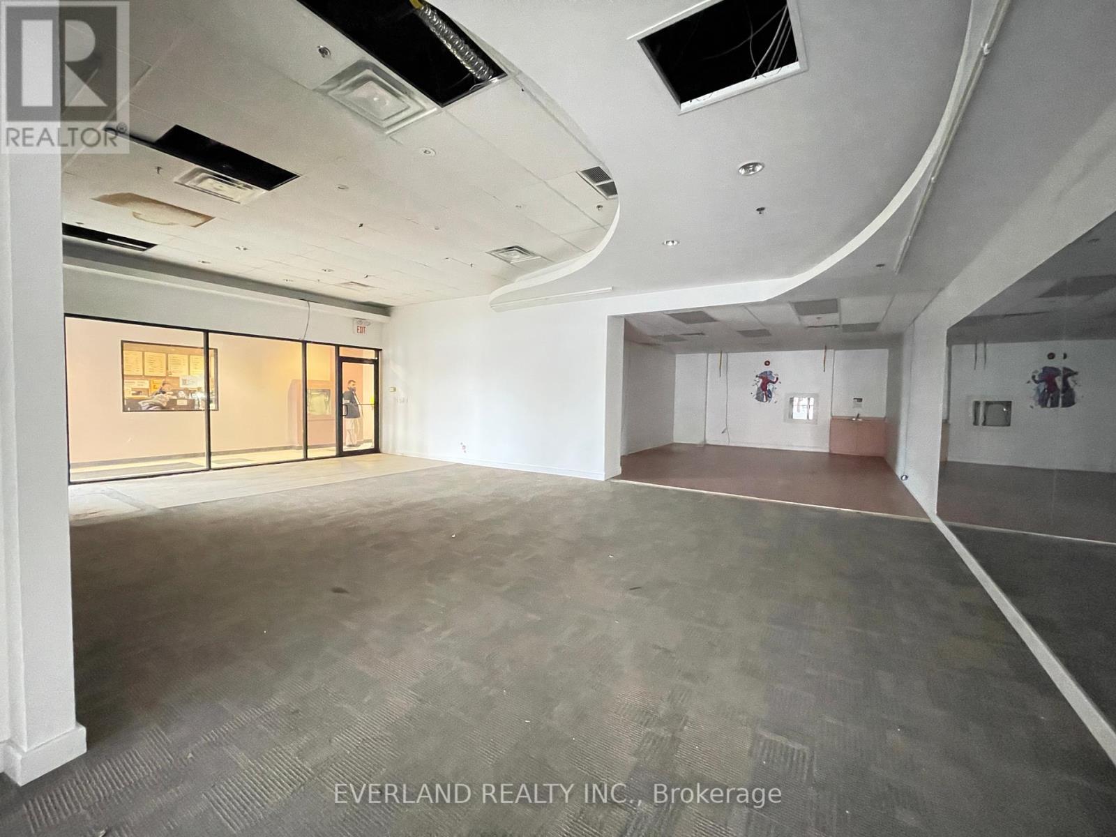 107 – 3601 VICTORIA PARK AVENUE