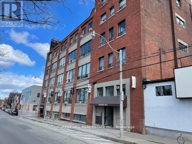 301 – 9 DAVIES AVENUE