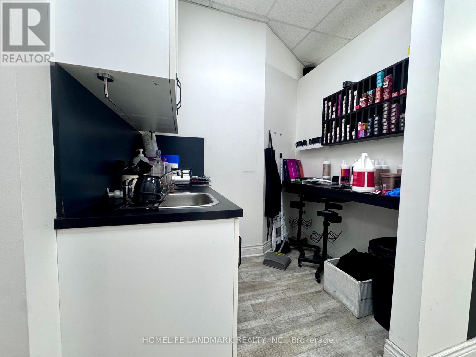 GROUND UNIT – 373 BROADVIEW AVENUE