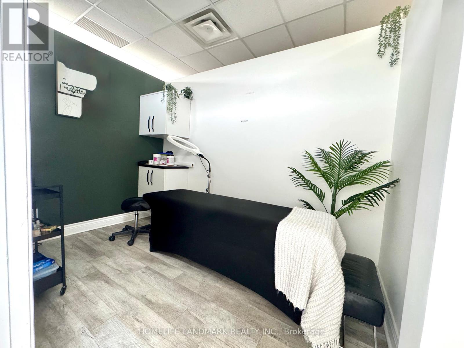 GROUND UNIT – 373 BROADVIEW AVENUE