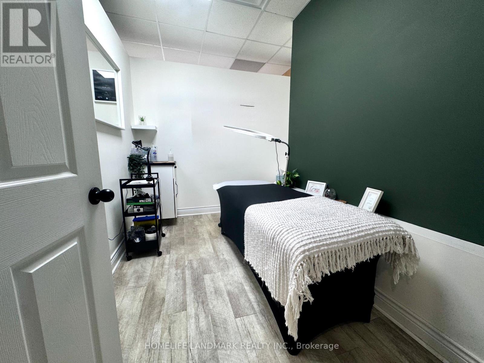 GROUND UNIT – 373 BROADVIEW AVENUE