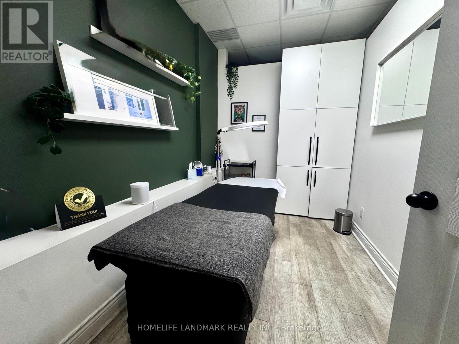 GROUND UNIT – 373 BROADVIEW AVENUE