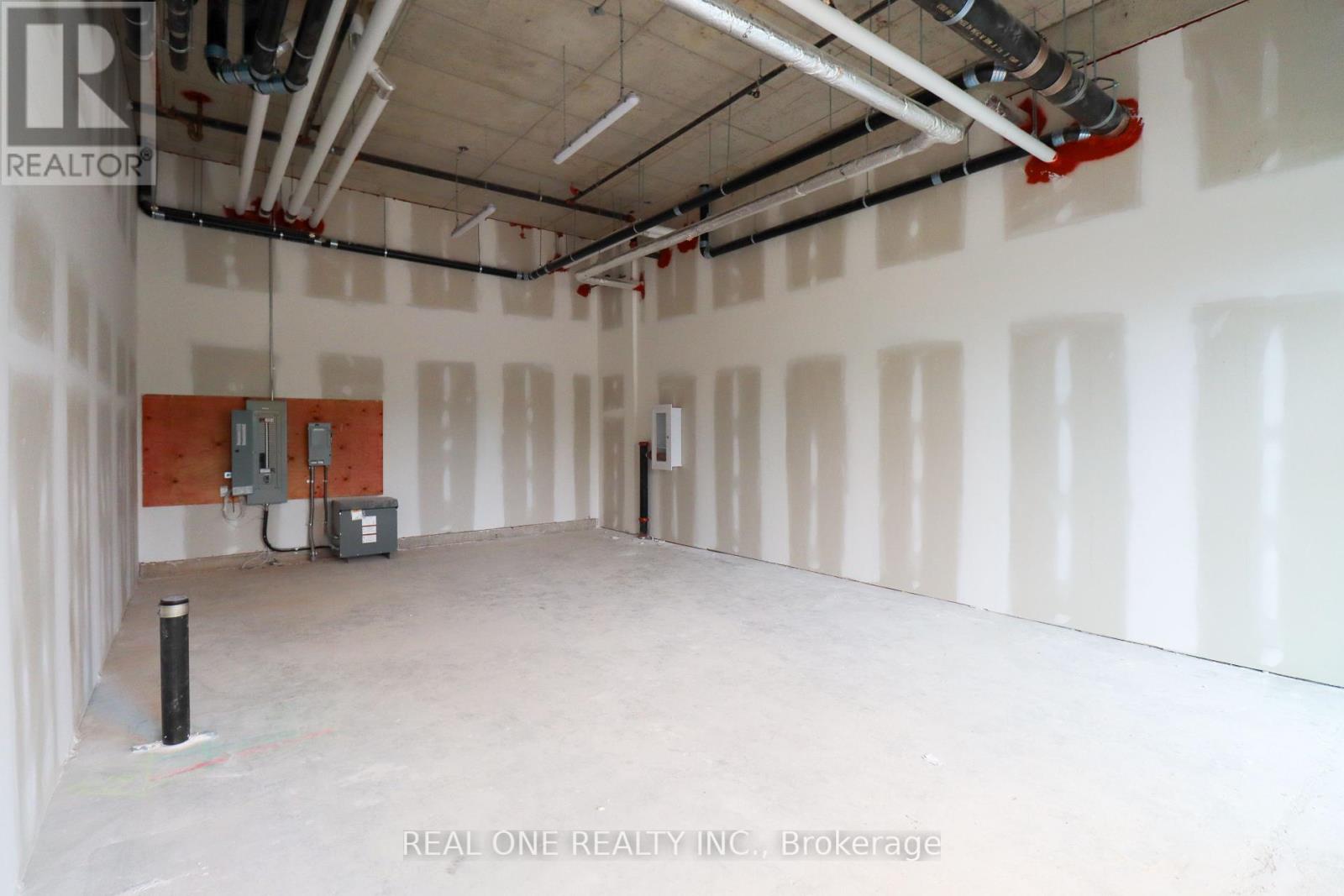 R02 – 3433 SHEPPARD AVENUE E