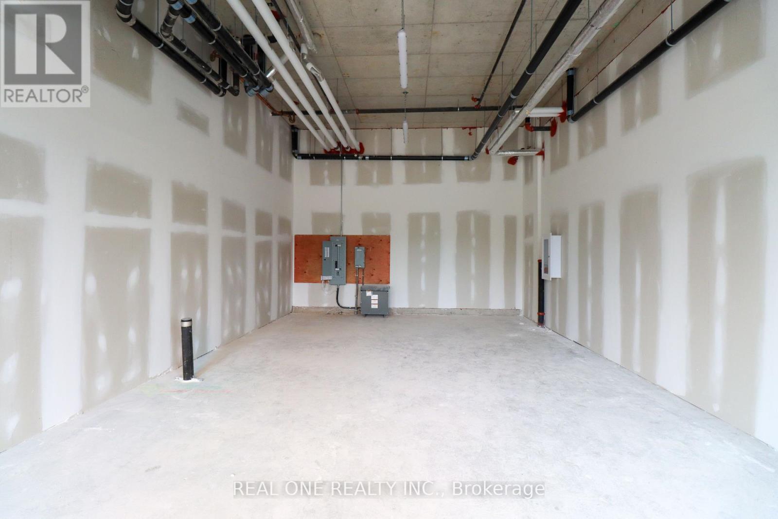 R02 – 3433 SHEPPARD AVENUE E