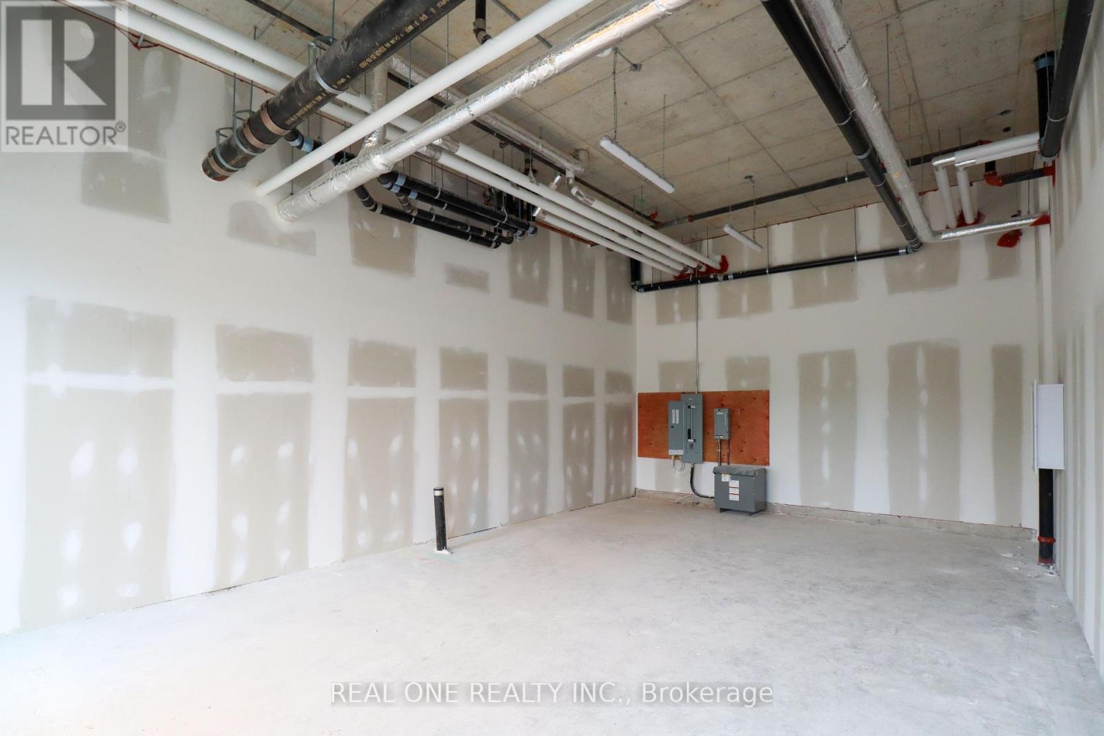 R02 – 3433 SHEPPARD AVENUE E