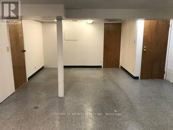 B – 907 SIMCOE STREET N