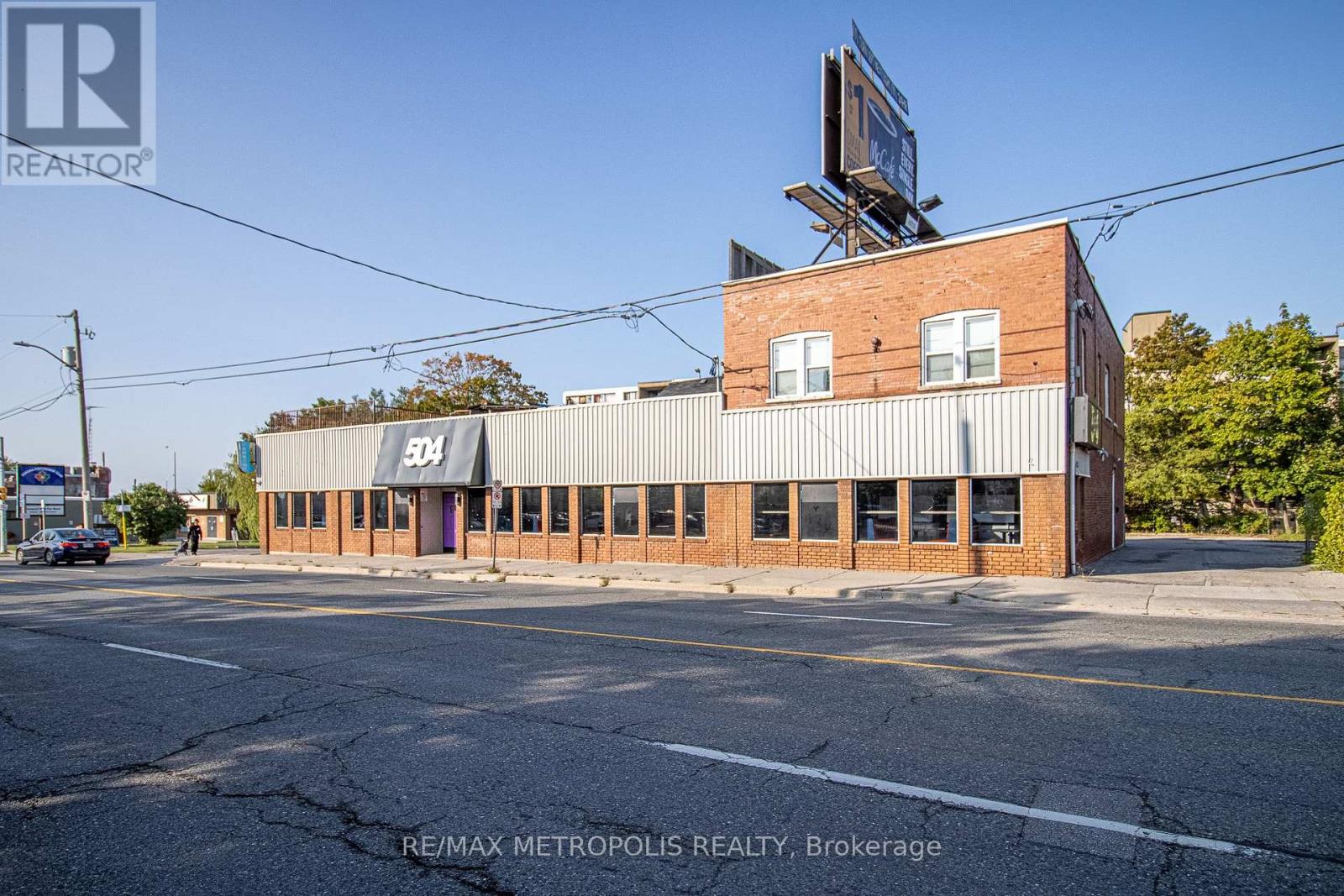 504 SIMCOE STREET S