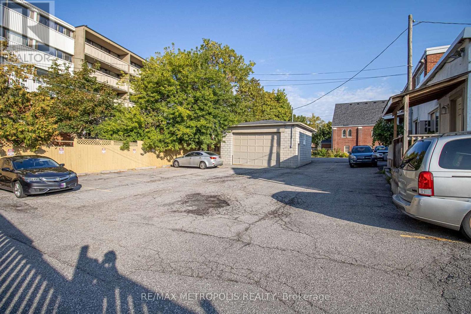 504 SIMCOE STREET S