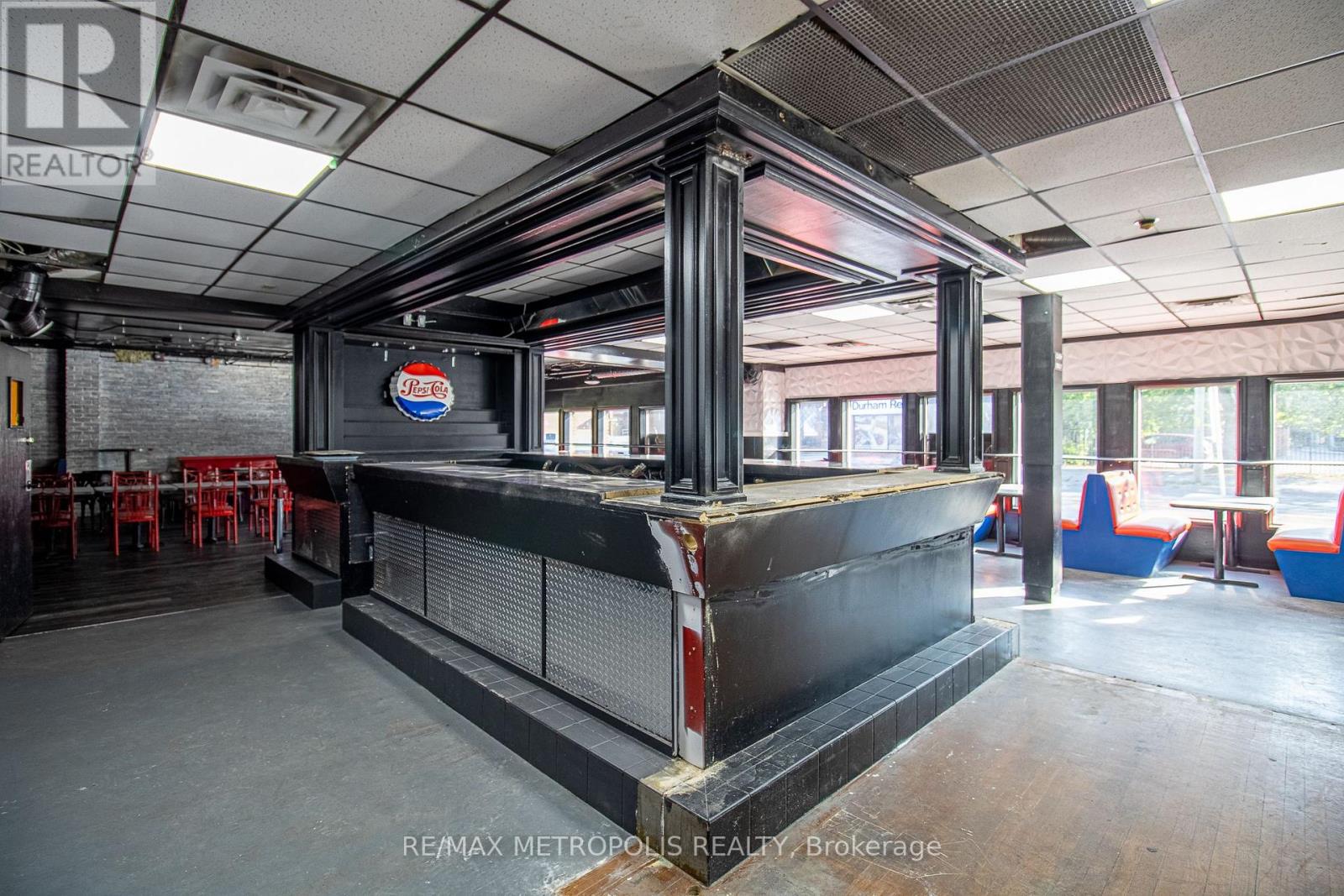 504 SIMCOE STREET S