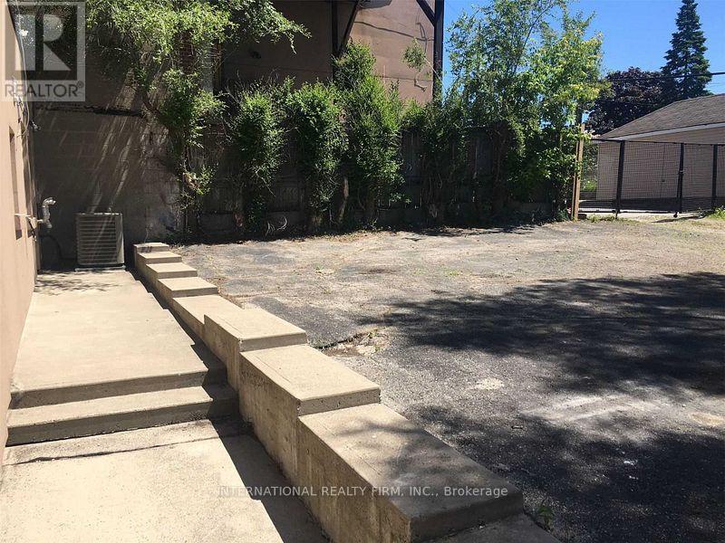 1517-19 O CONNOR DRIVE