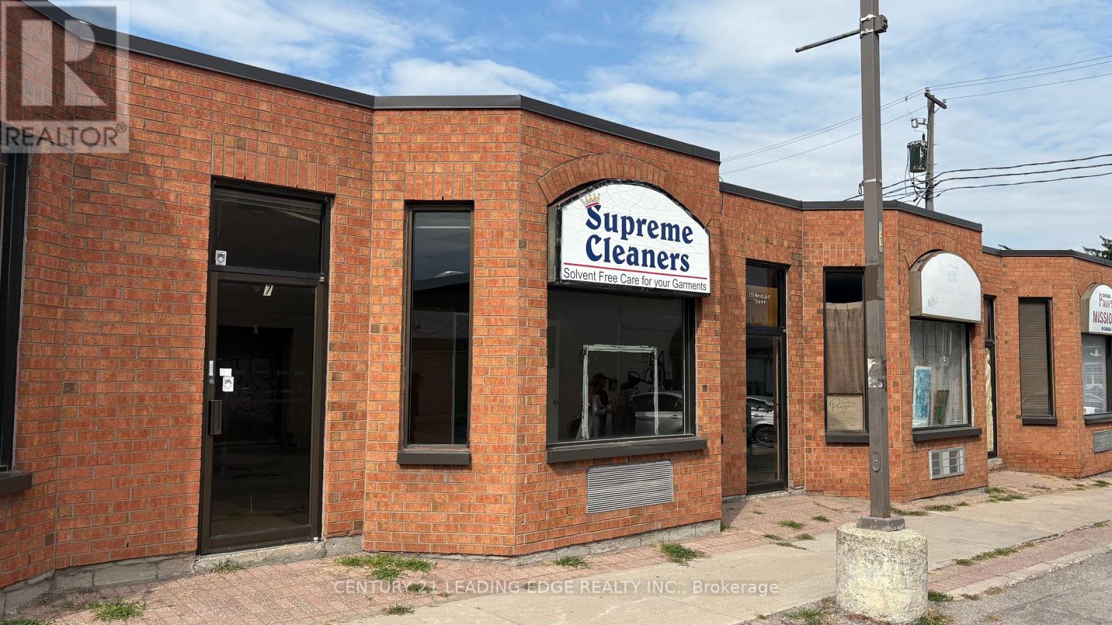 7 – 153 BROCK STREET N