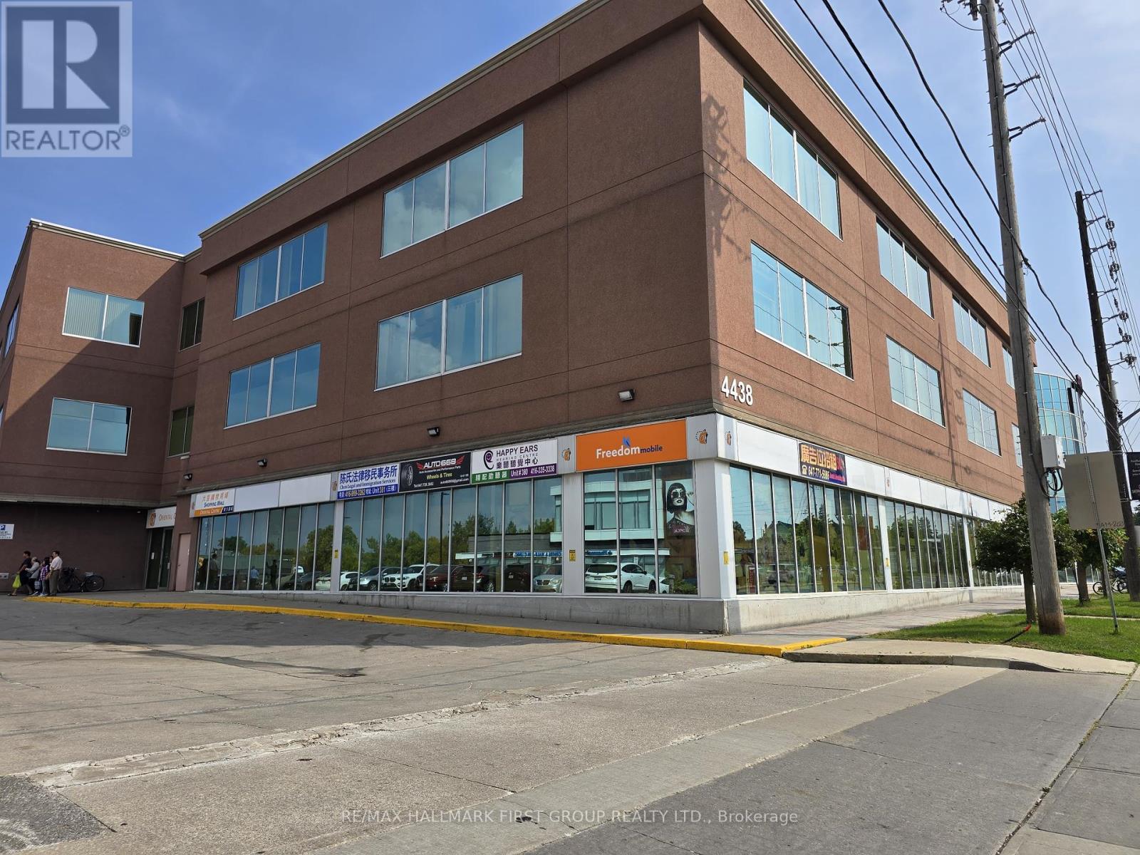 211 – 4438 SHEPPARD AVENUE E