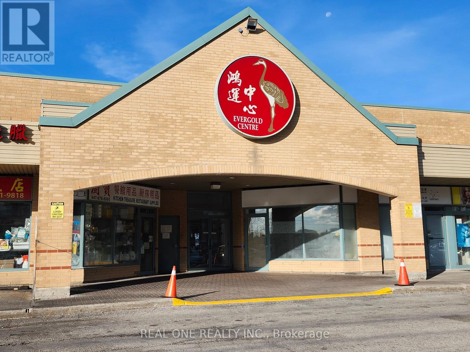 11 – 3833 MIDLAND AVENUE